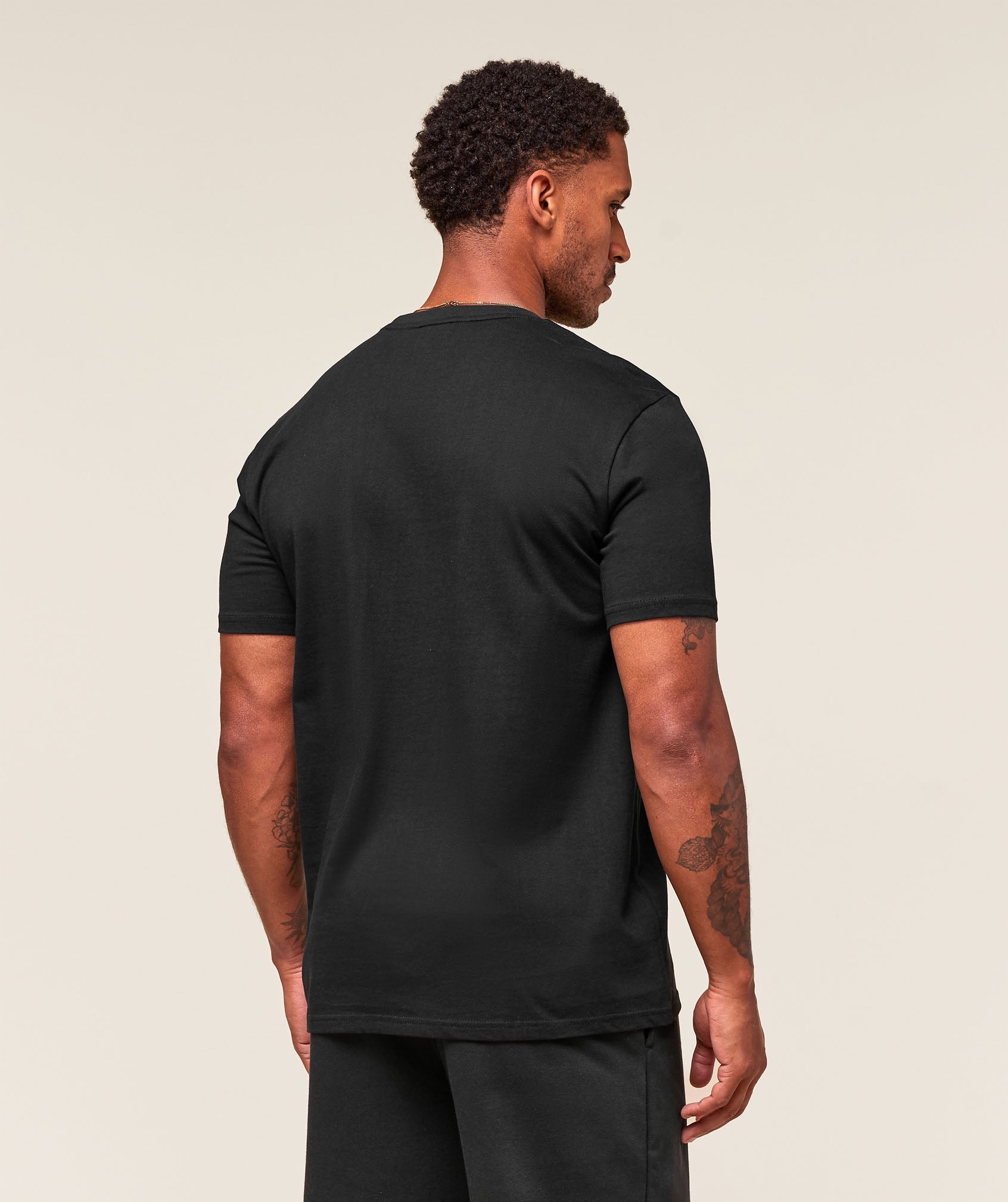 gymshark-crest-t-shirt-black-aw21