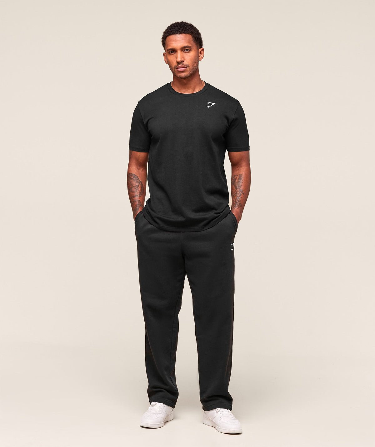 gymshark-crest-t-shirt-black-aw21