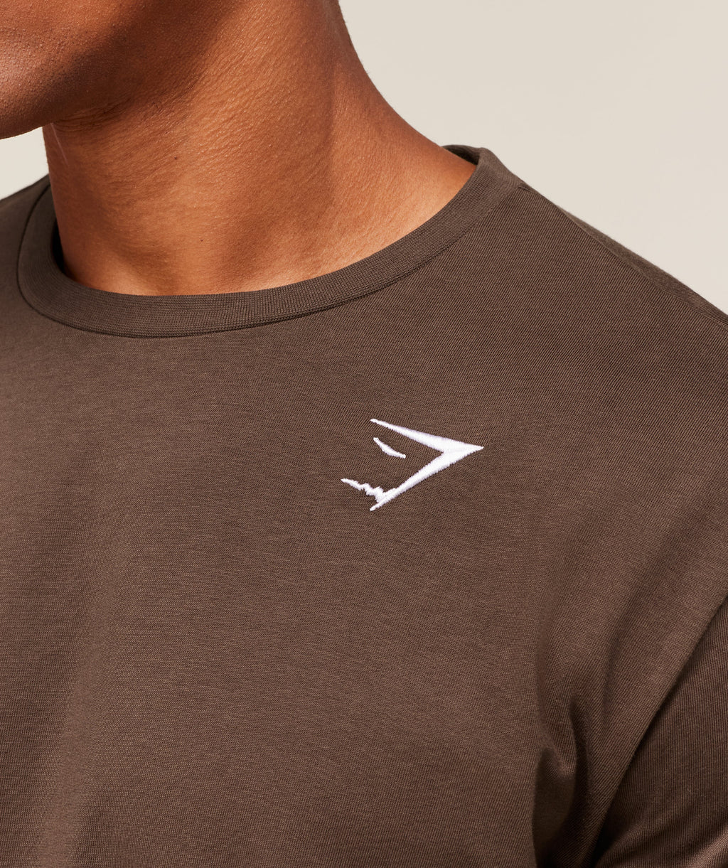 gymshark-crest-t-shirt-ss-tops-brown-aw25