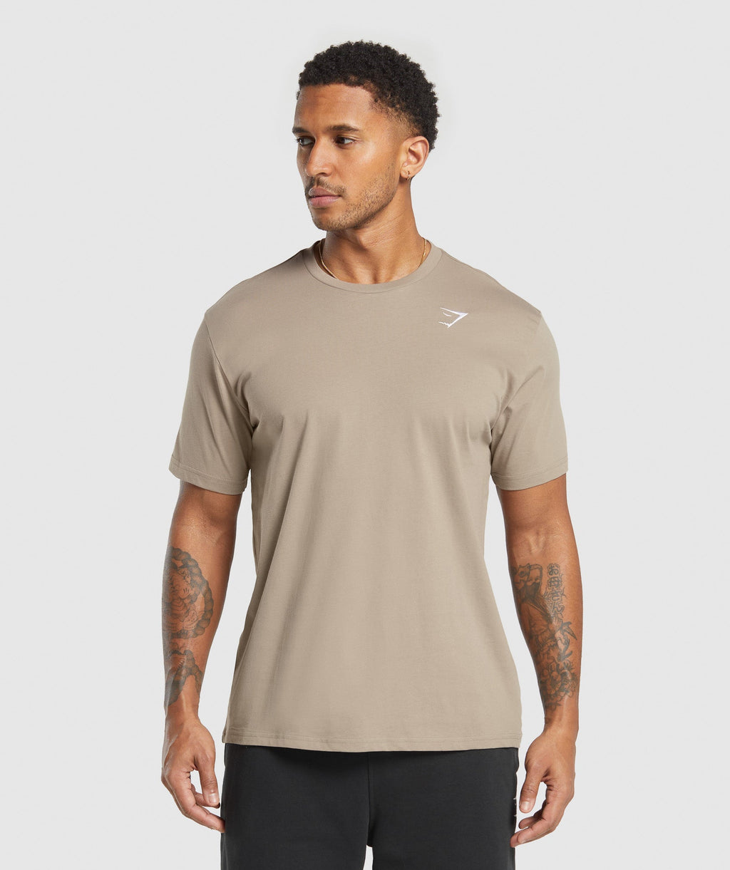 gymshark-crest-t-shirt-ss-tops-brown-ss25