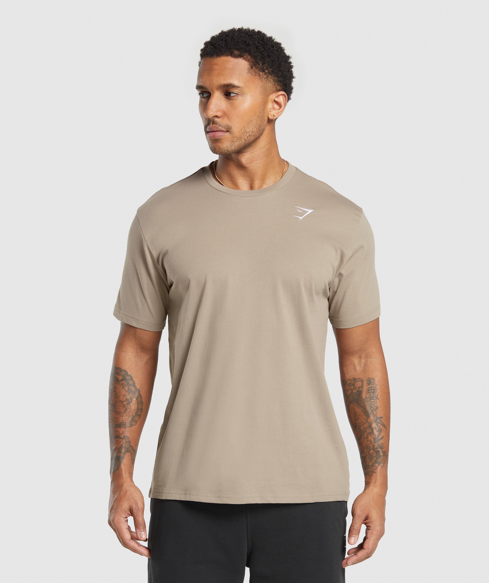 gymshark-crest-t-shirt-ss-tops-brown-ss25