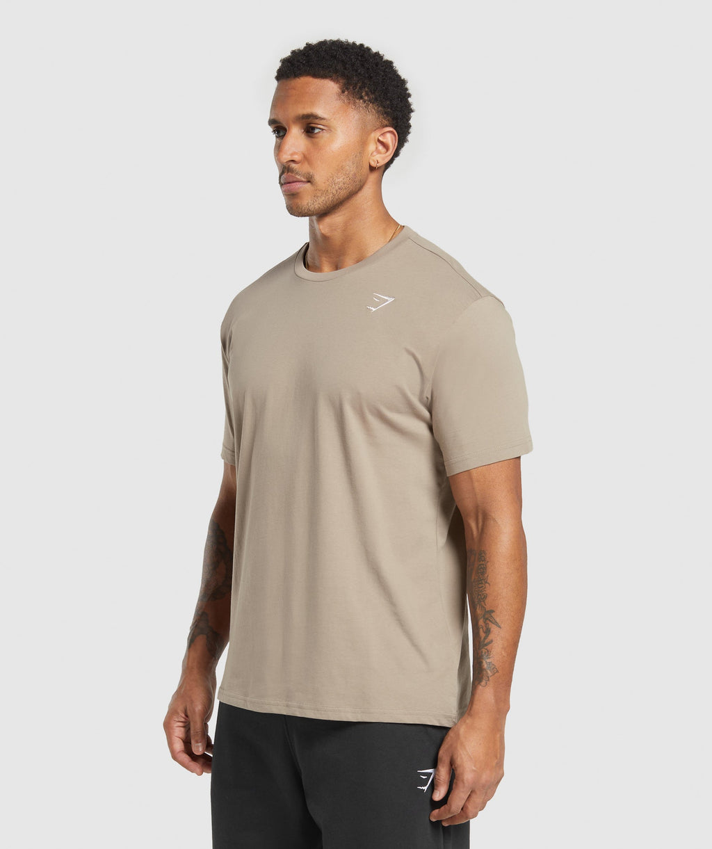 gymshark-crest-t-shirt-ss-tops-brown-ss25