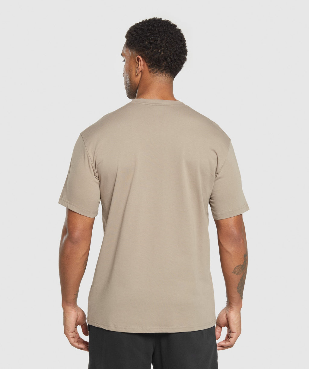 gymshark-crest-t-shirt-ss-tops-brown-ss25