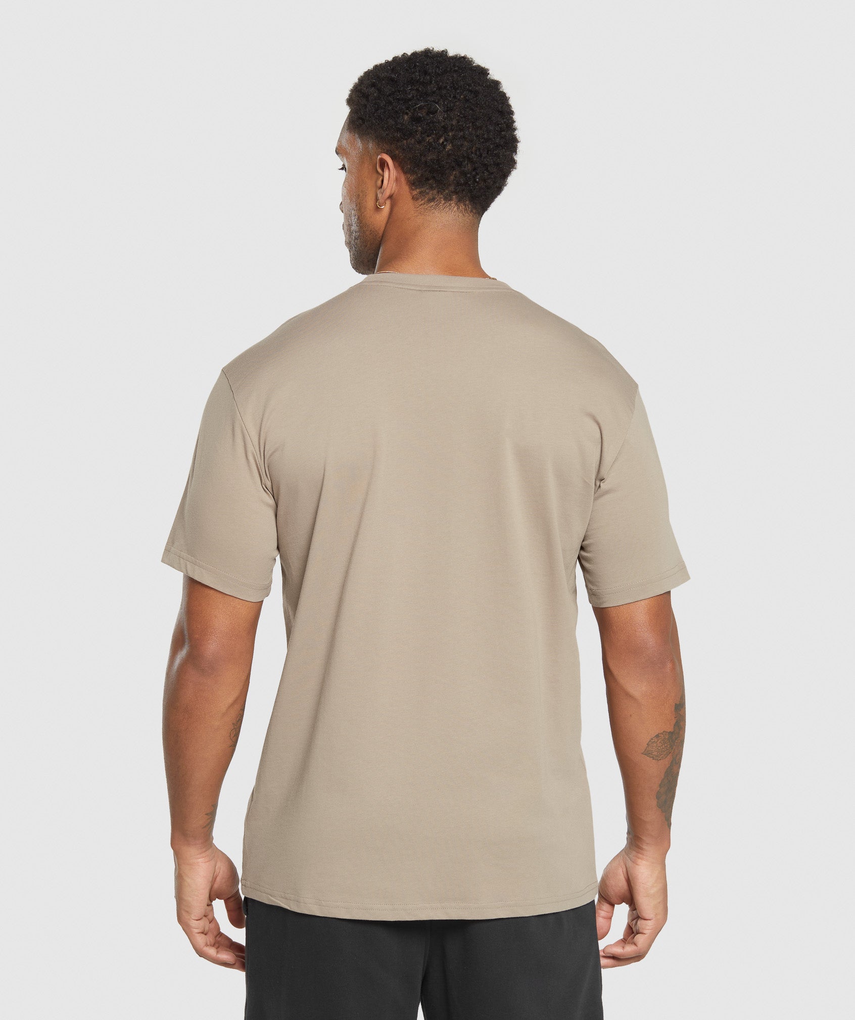 gymshark-crest-t-shirt-ss-tops-brown-ss25