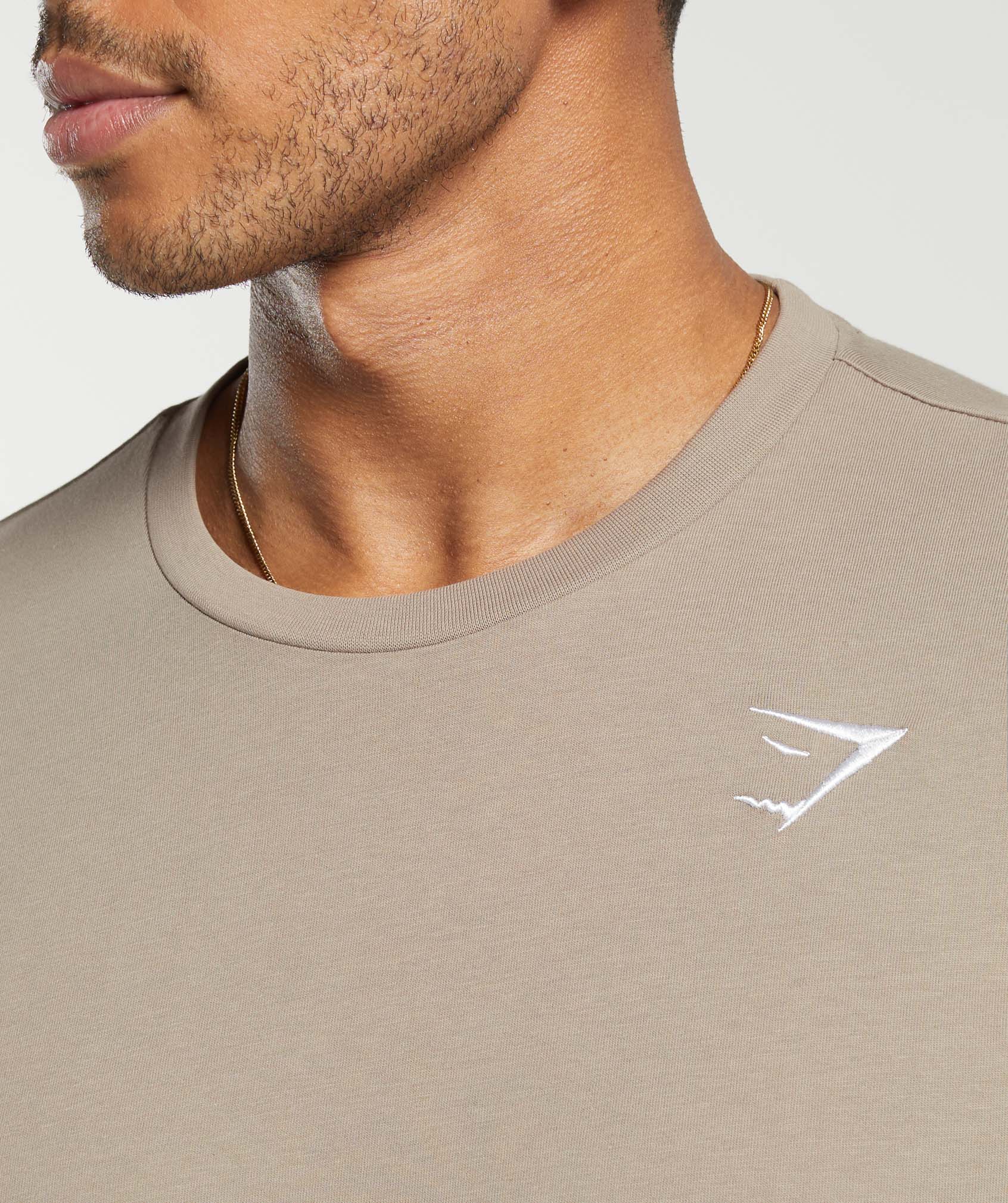 gymshark-crest-t-shirt-ss-tops-brown-ss25