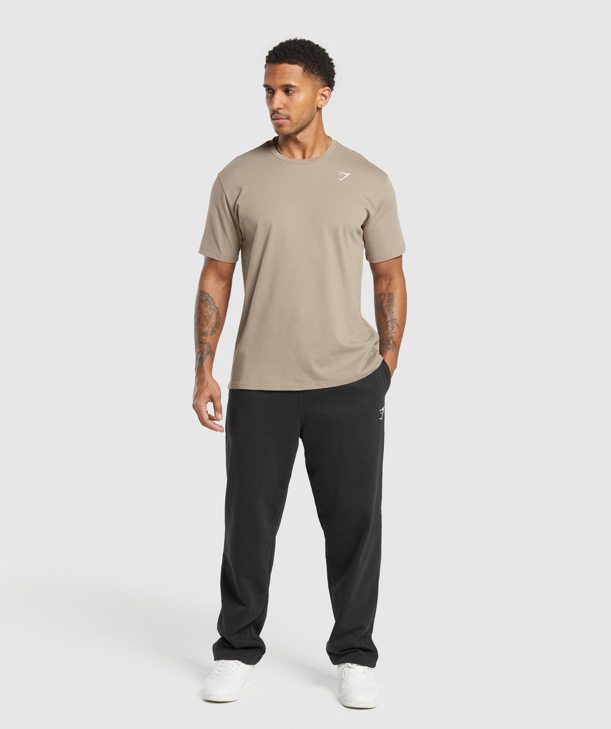 gymshark-crest-t-shirt-ss-tops-brown-ss25