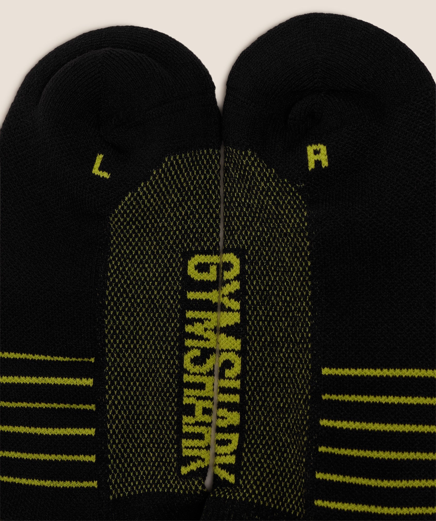 gymshark-graphic-single-pack-crew-running-sock-socks-black-aw25