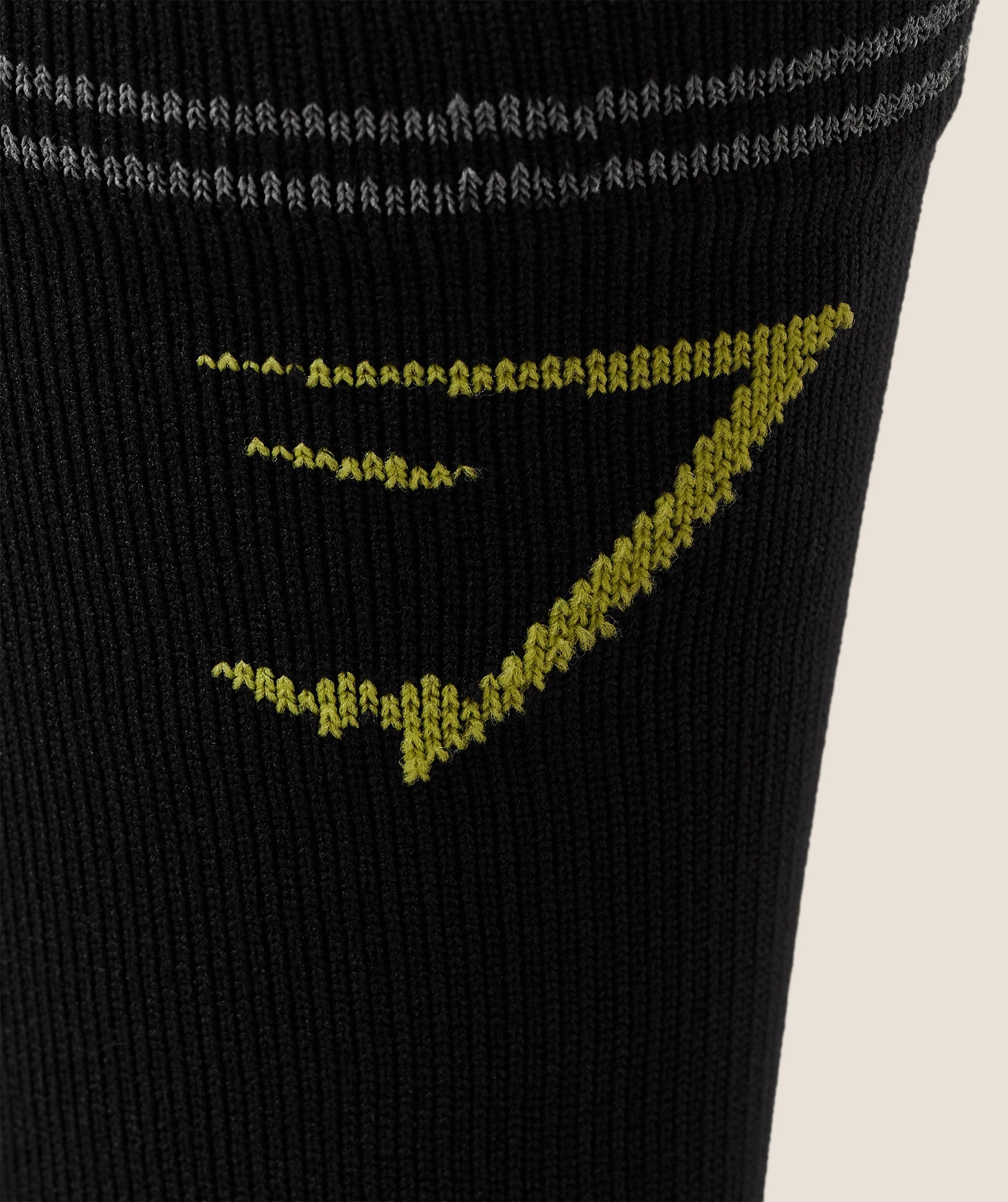 gymshark-graphic-single-pack-crew-running-sock-socks-black-aw25