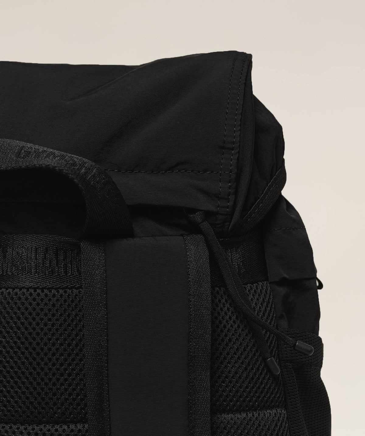 gymshark-pleat-backpack-2-0-bags-black-ss25