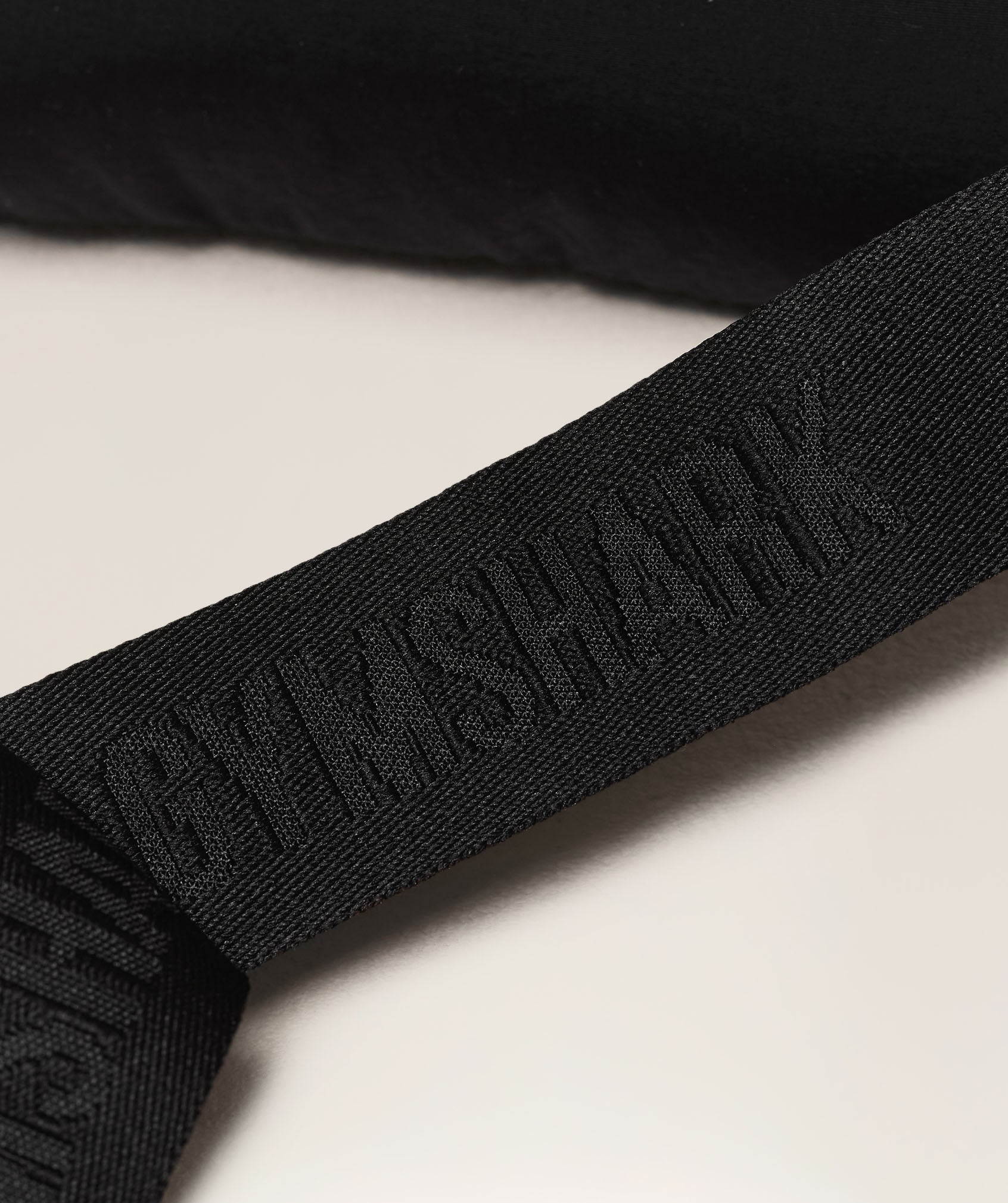 gymshark-pleat-sling-bag-bags-black-ss25