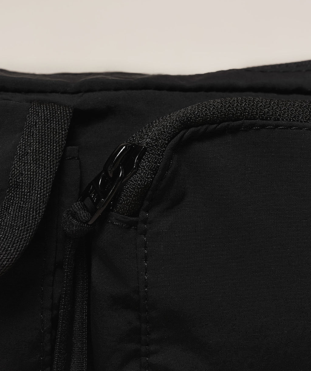 gymshark-pleat-sling-bag-bags-black-ss25