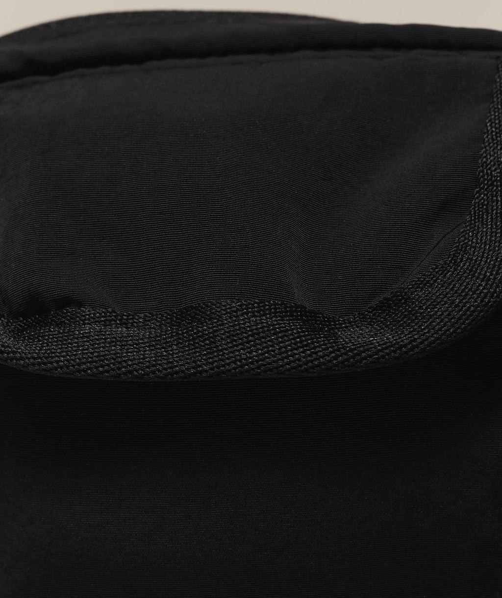 gymshark-pleat-sling-bag-bags-black-ss25