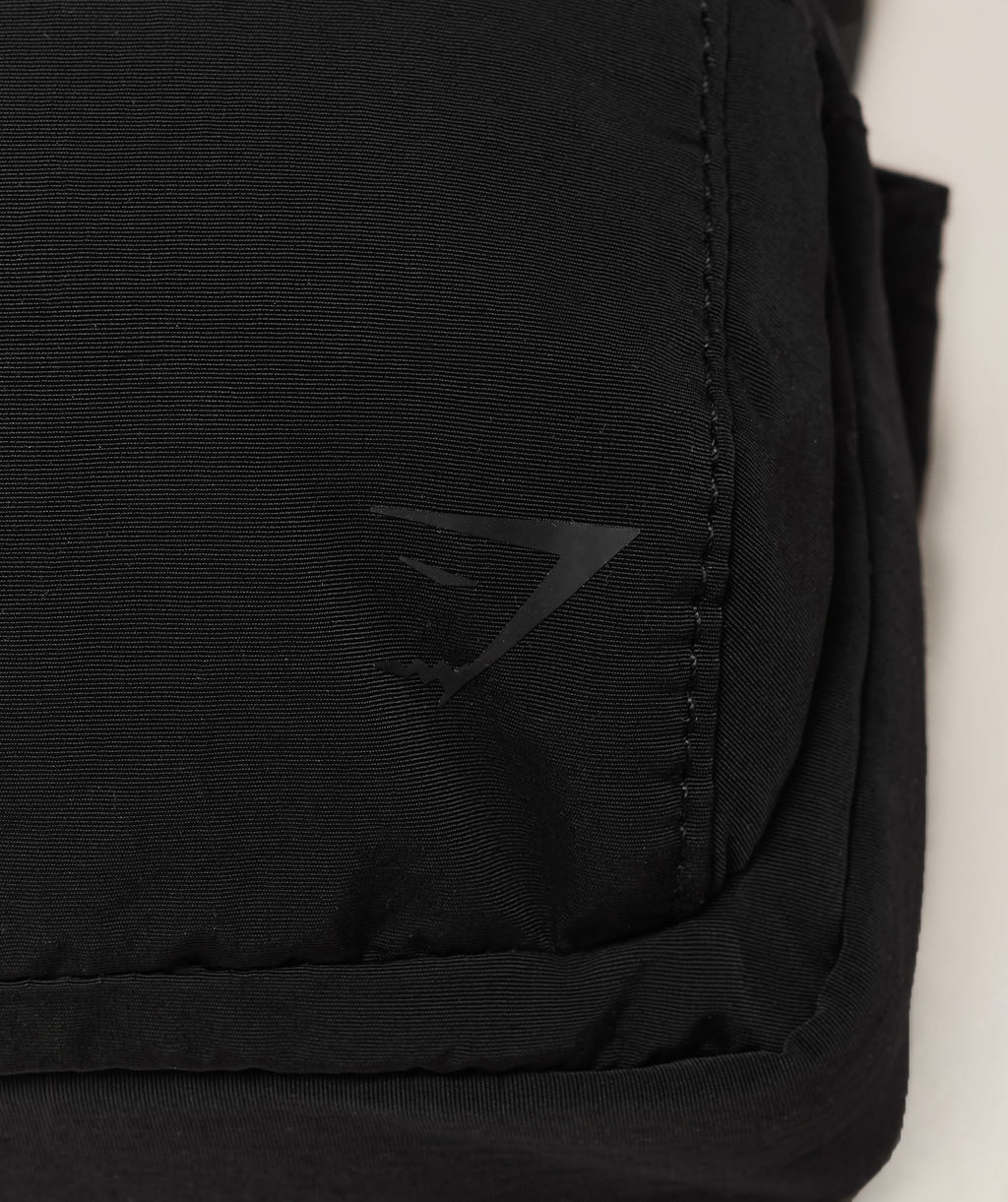 gymshark-pleat-sling-bag-bags-black-ss25