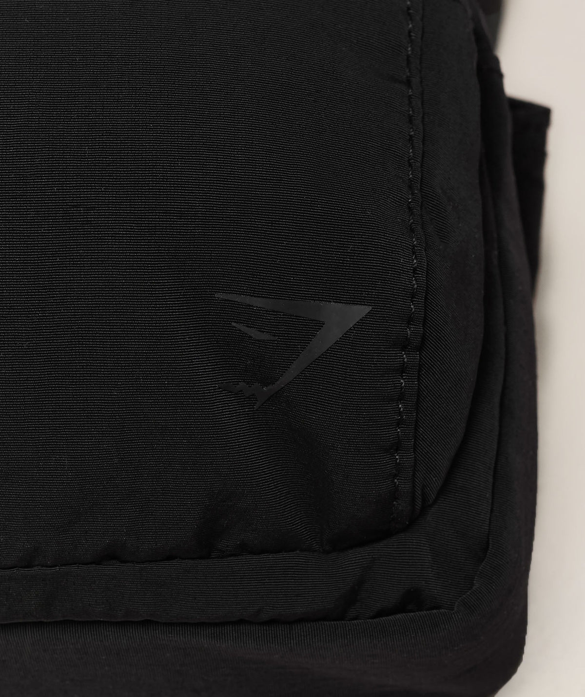 gymshark-pleat-sling-bag-bags-black-ss25