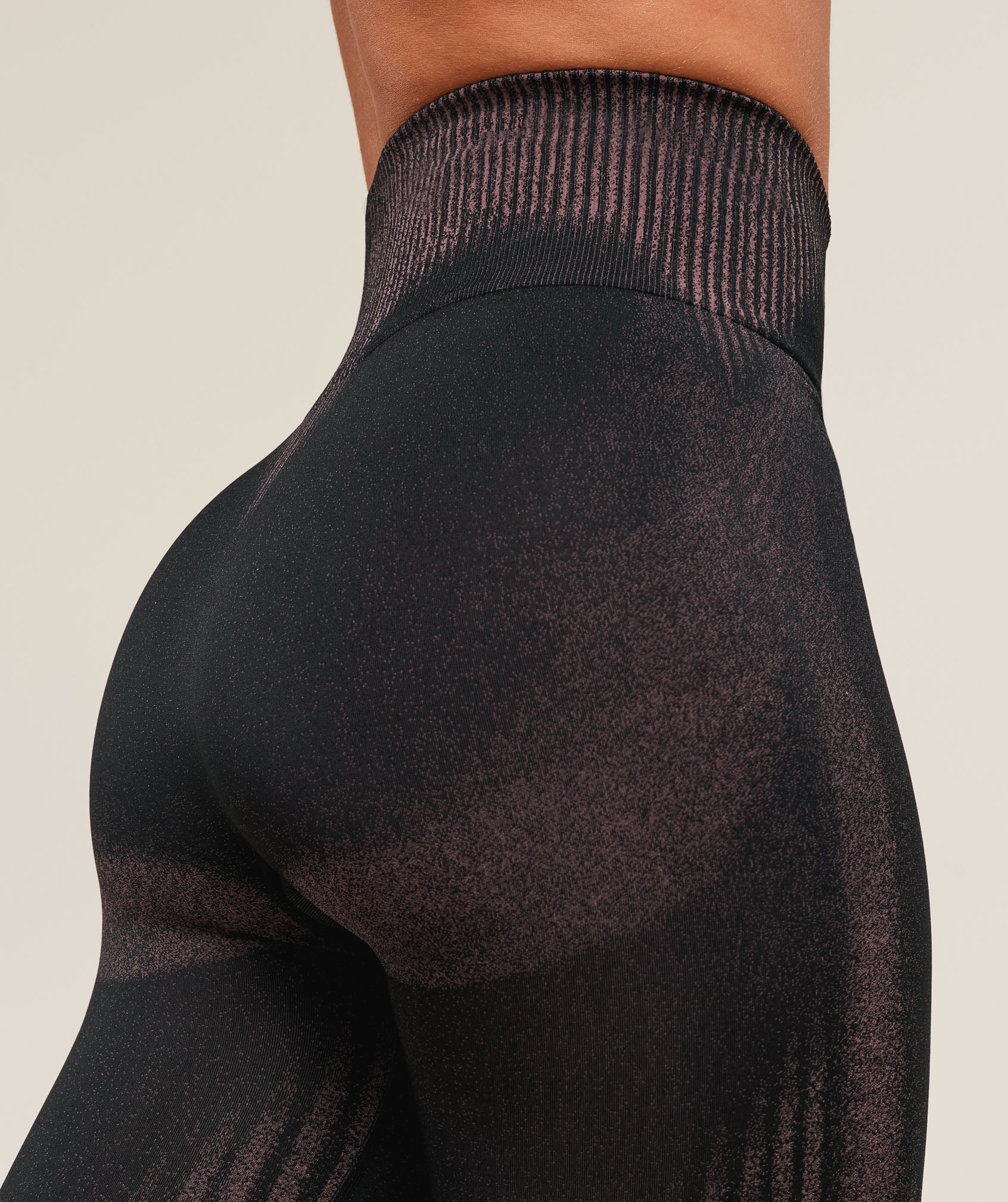 gymshark-diffuse-seamless-leggings-leggings-black-ss25