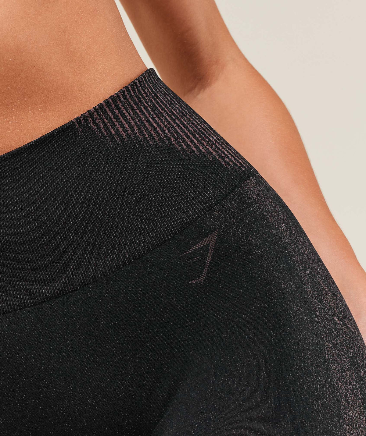 gymshark-diffuse-seamless-leggings-leggings-black-ss25