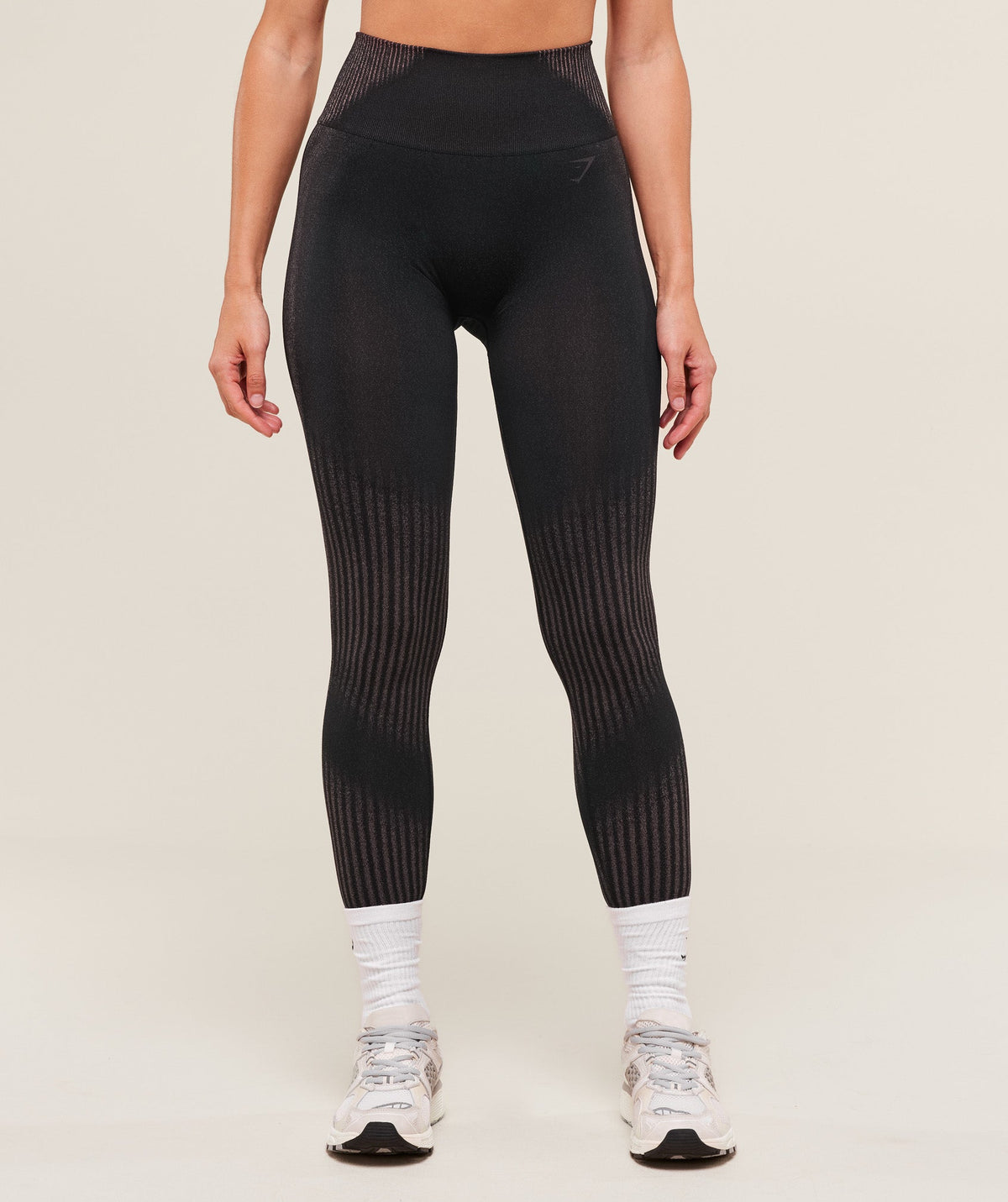gymshark-diffuse-seamless-leggings-leggings-black-ss25