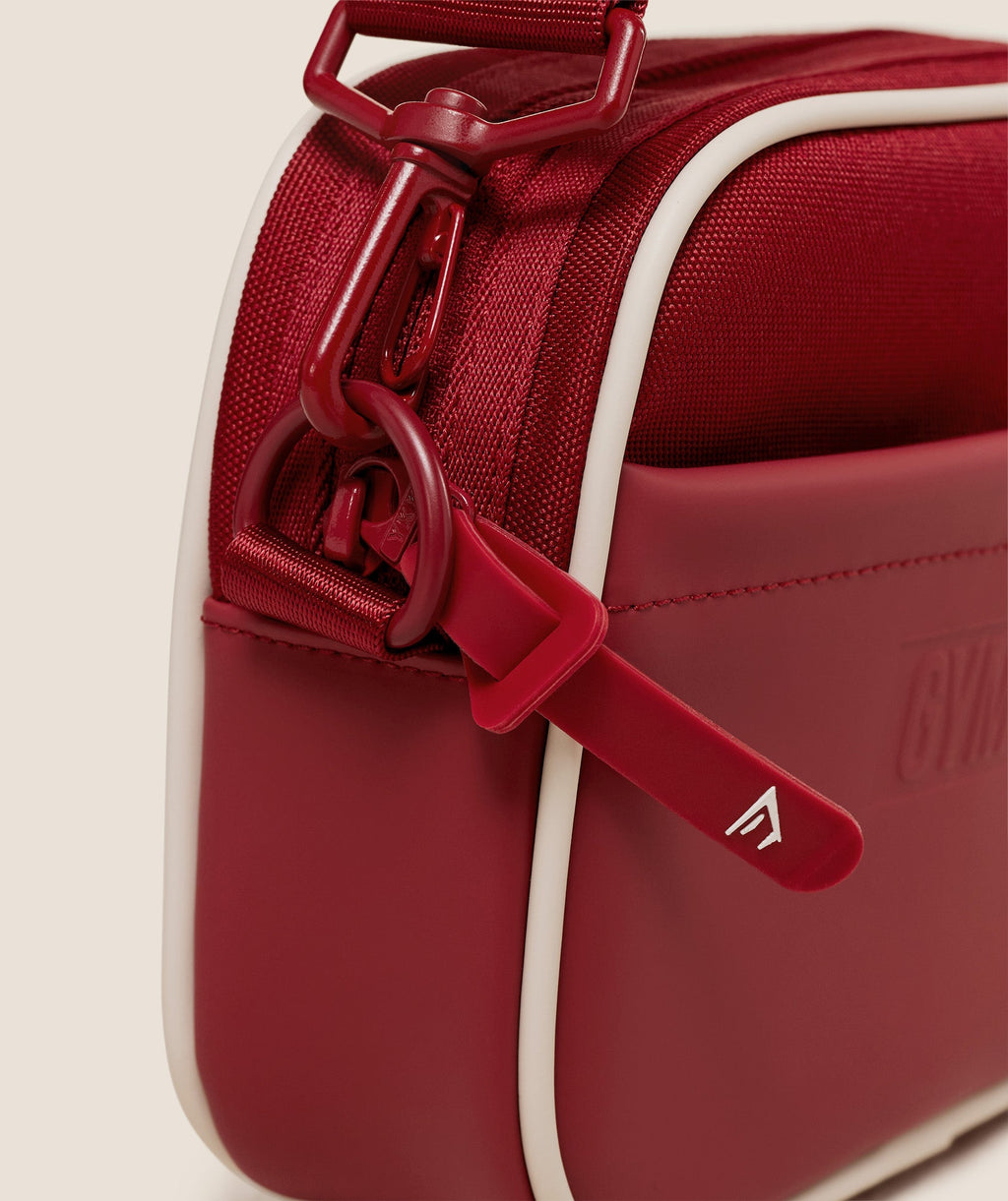 gymshark-everyday-camera-bag-bags-red-aw25