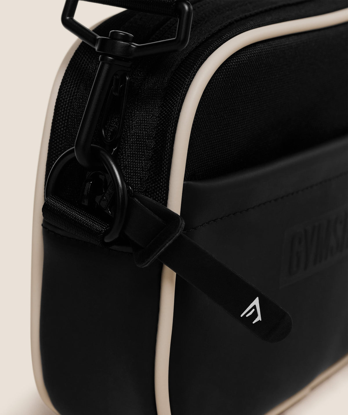 gymshark-everyday-camera-bag-bags-black-aw25