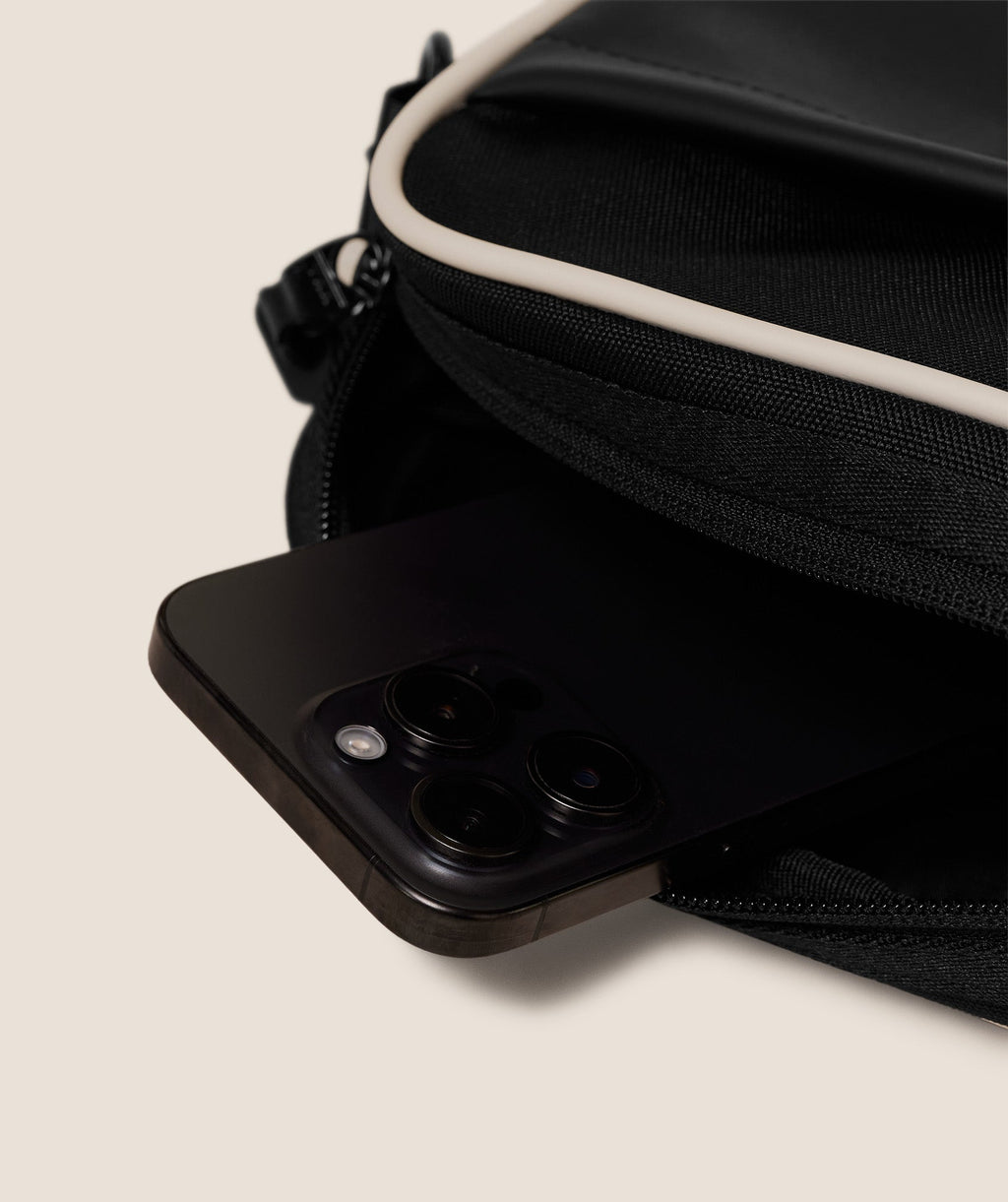 gymshark-everyday-camera-bag-bags-black-aw25