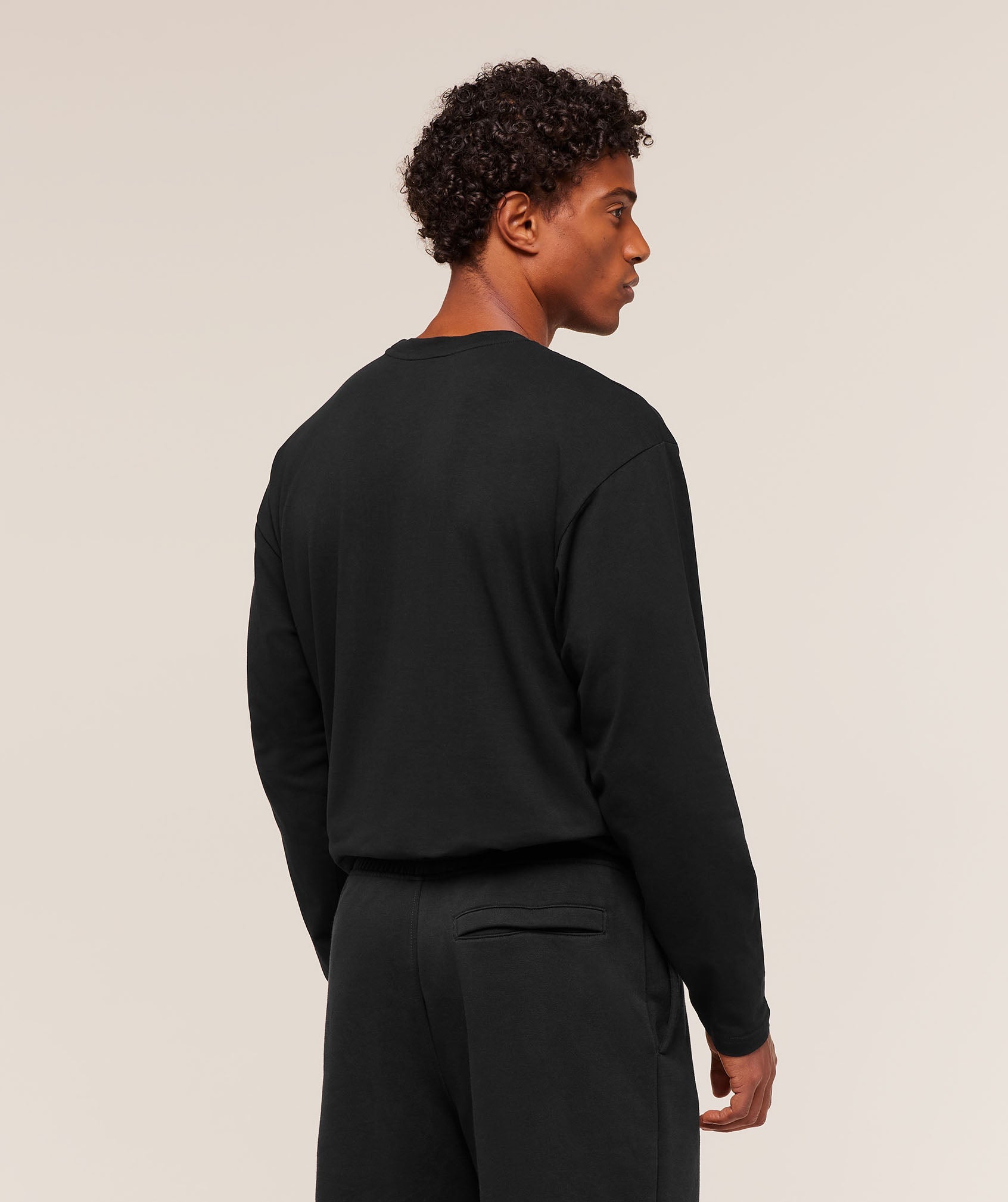 gymshark-essential-oversized-long-sleeve-t-shirt-ls-tops-black-aw25