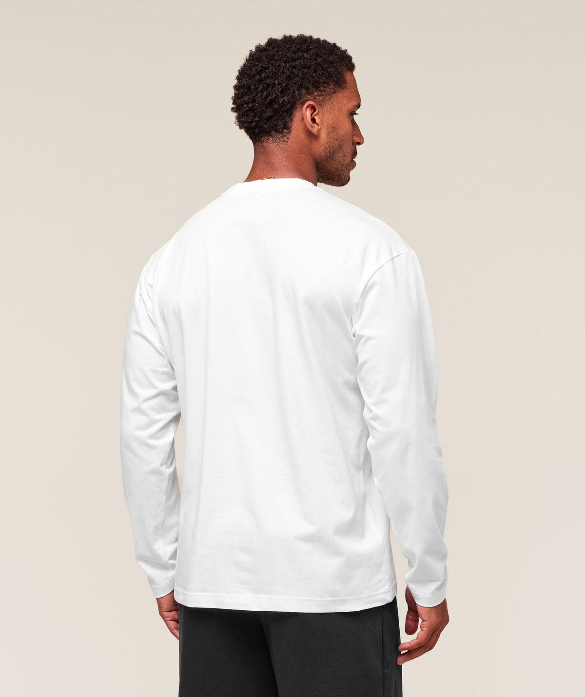 gymshark-essential-oversized-long-sleeve-t-shirt-ls-tops-white-aw25
