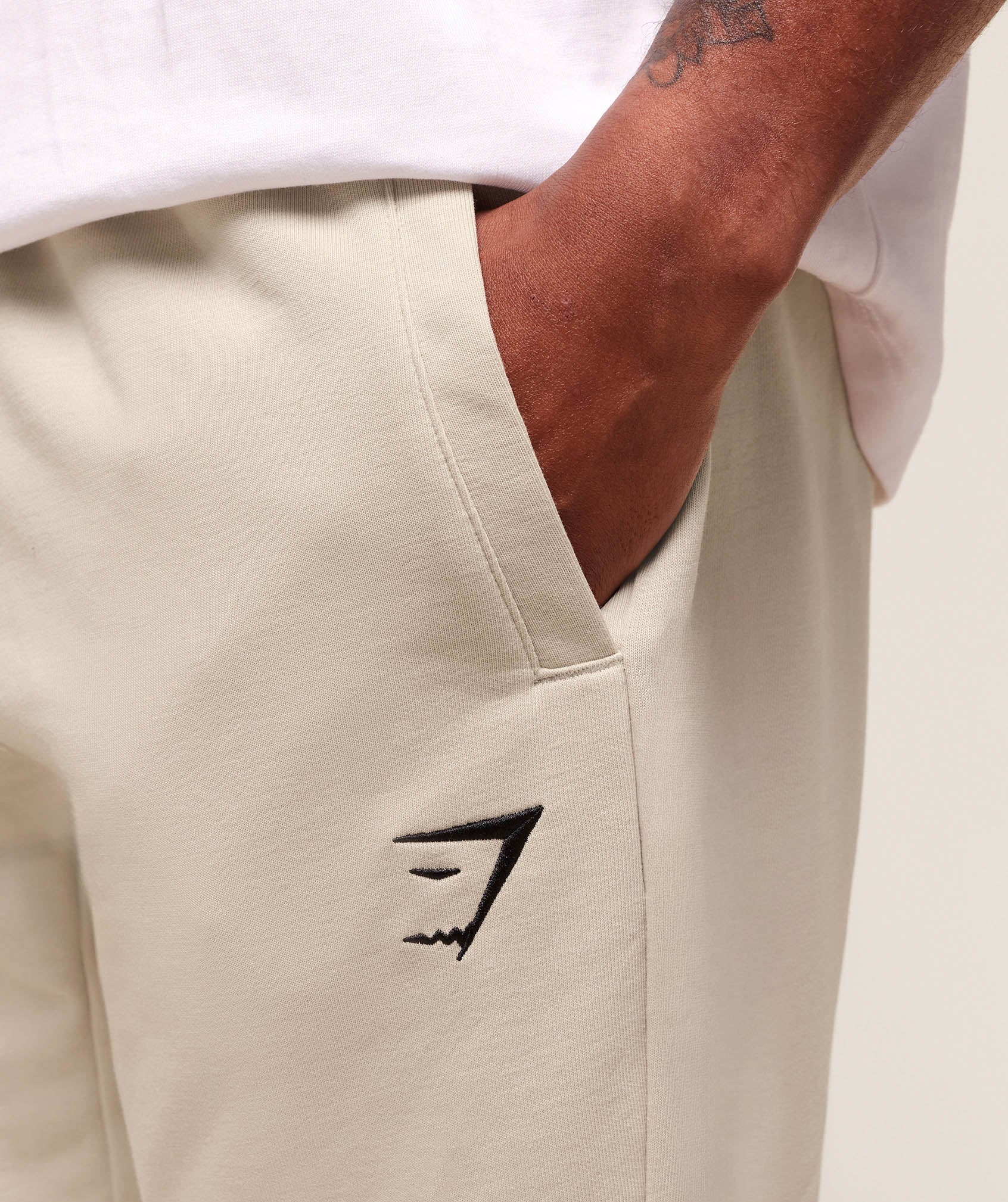 gymshark-essential-oversized-joggers-pants-grey-aw25