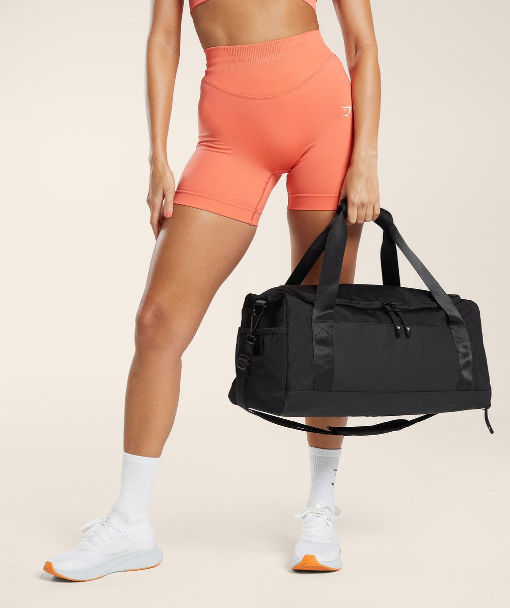 gymshark-small-everyday-holdall-black-ss23