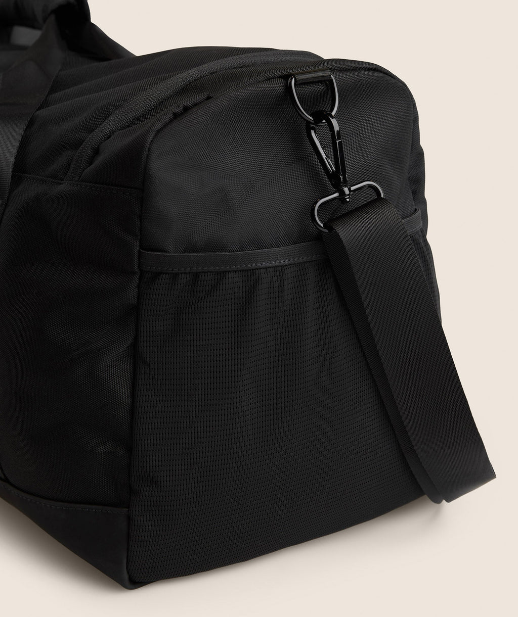 gymshark-medium-everyday-holdall-black-ss23