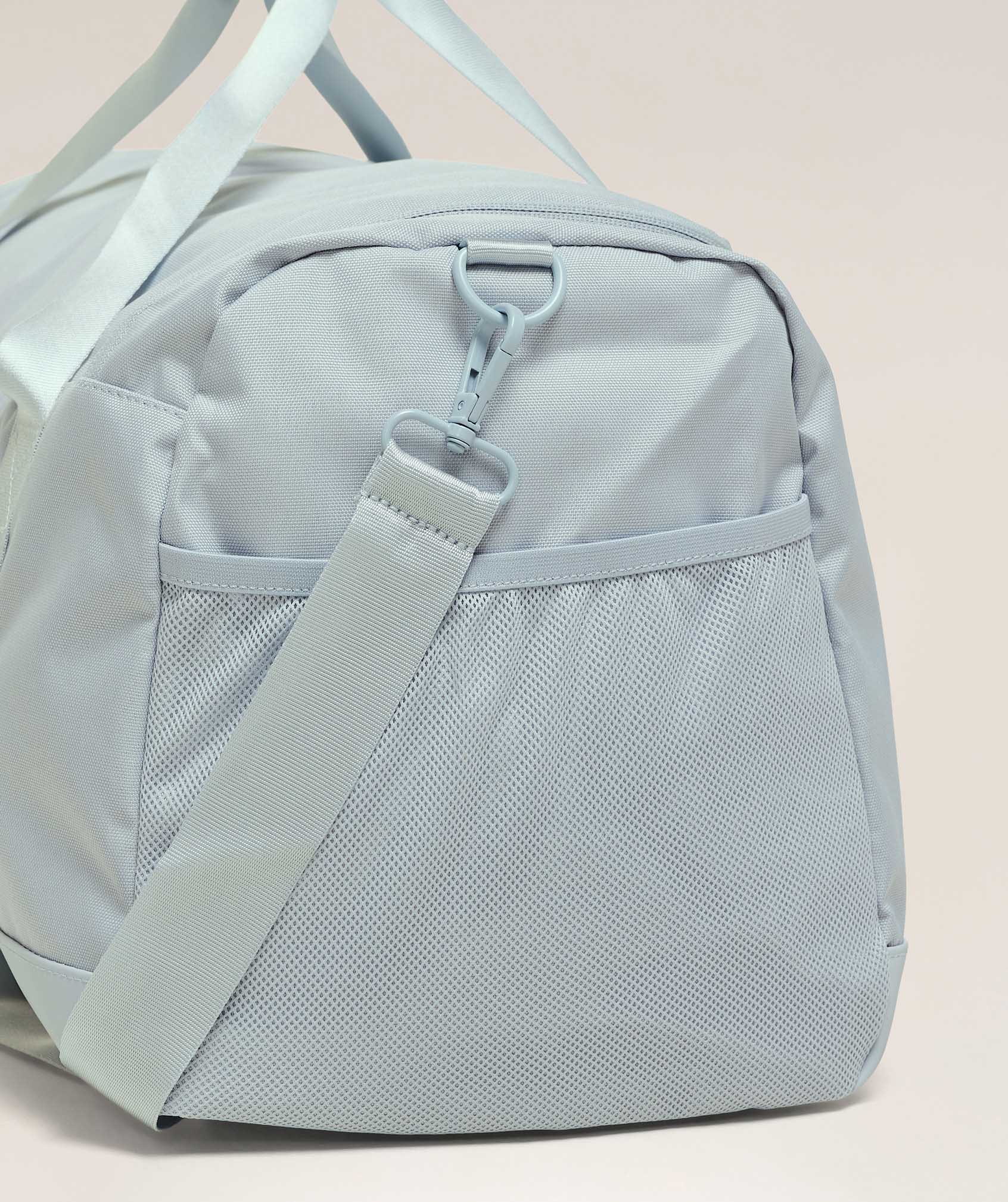 gymshark-everyday-holdall-medium-bags-blue-aw25
