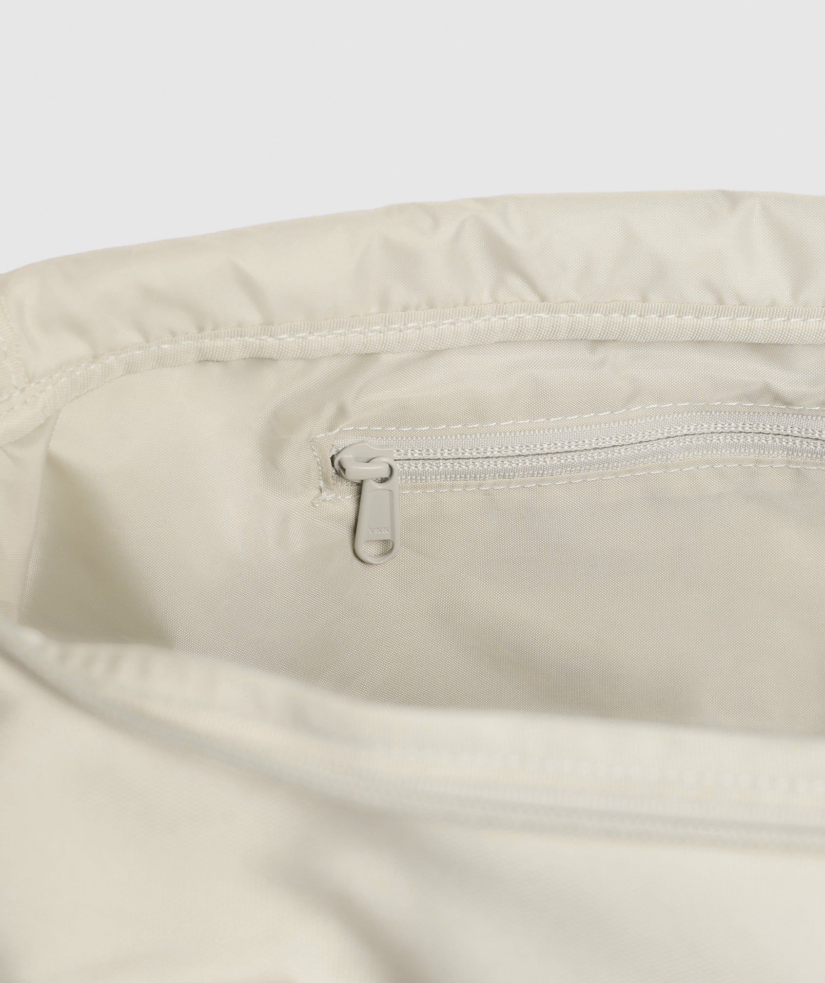 gymshark-everyday-holdall-small-pebble-grey-aw23