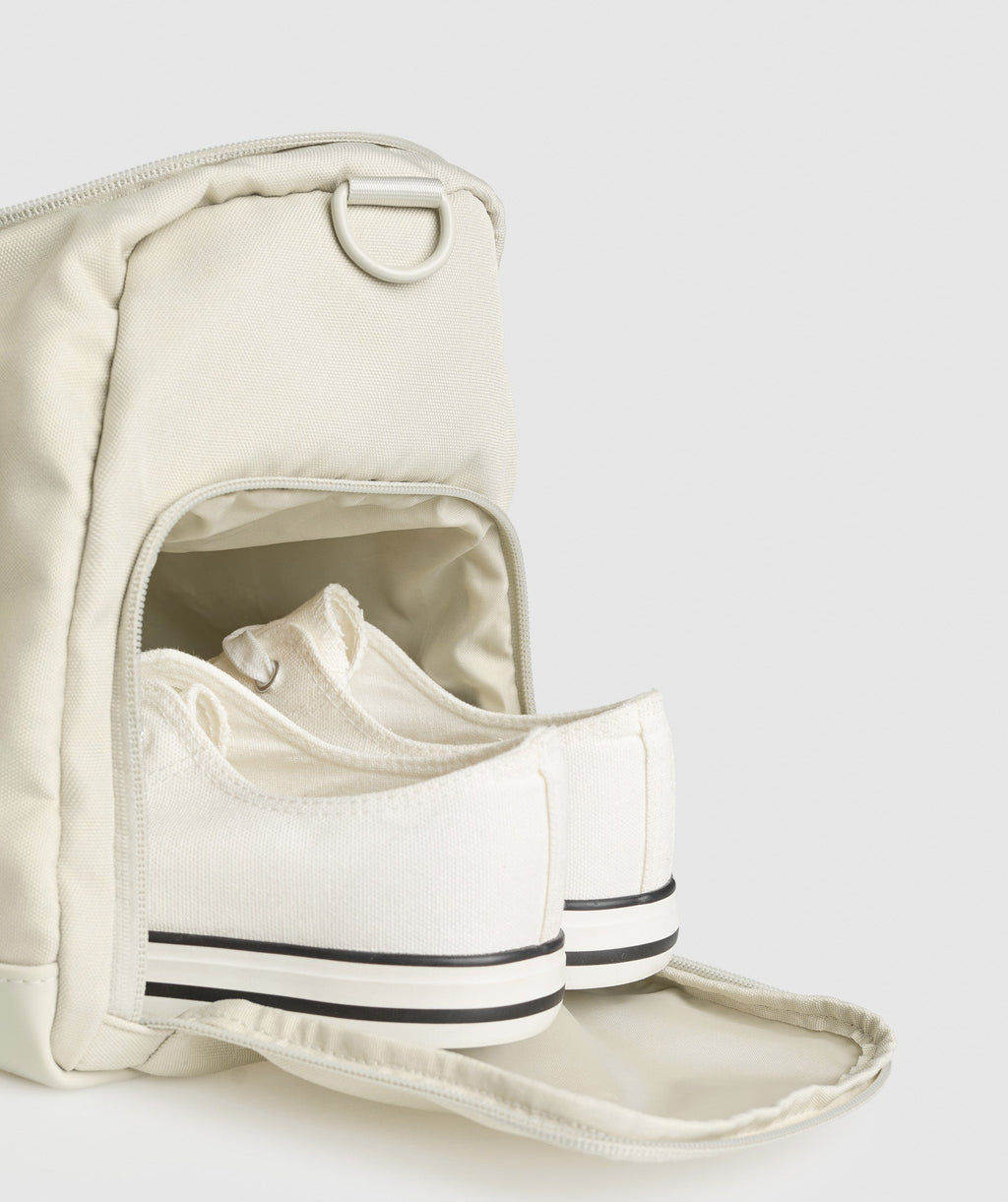 gymshark-everyday-holdall-small-pebble-grey-aw23