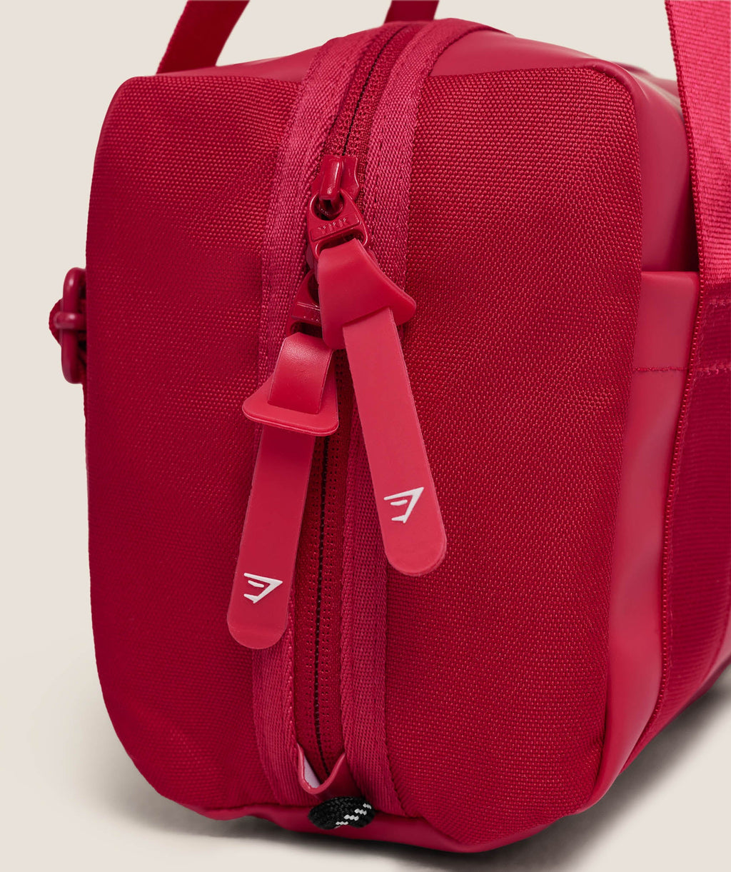 gymshark-everyday-mini-holdall-bags-pink-aw25