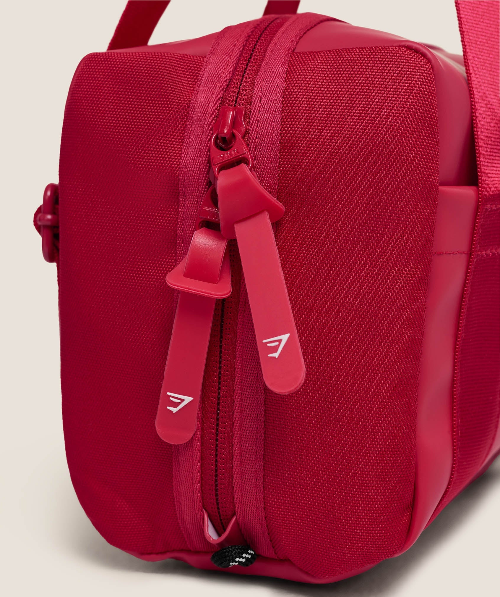 gymshark-everyday-mini-holdall-bags-pink-aw25