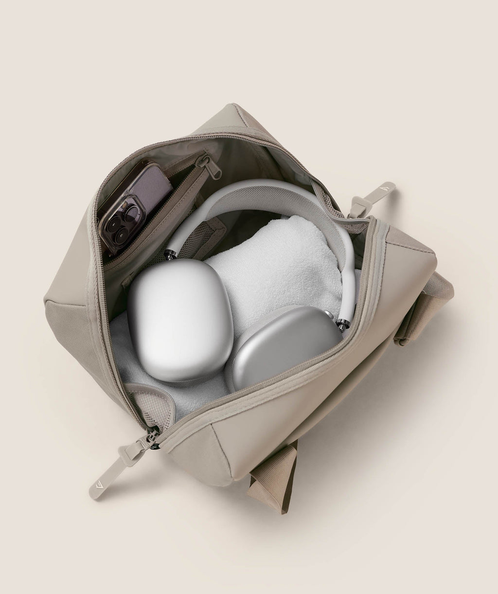 gymshark-everyday-mini-holdall-bags-grey-aw25