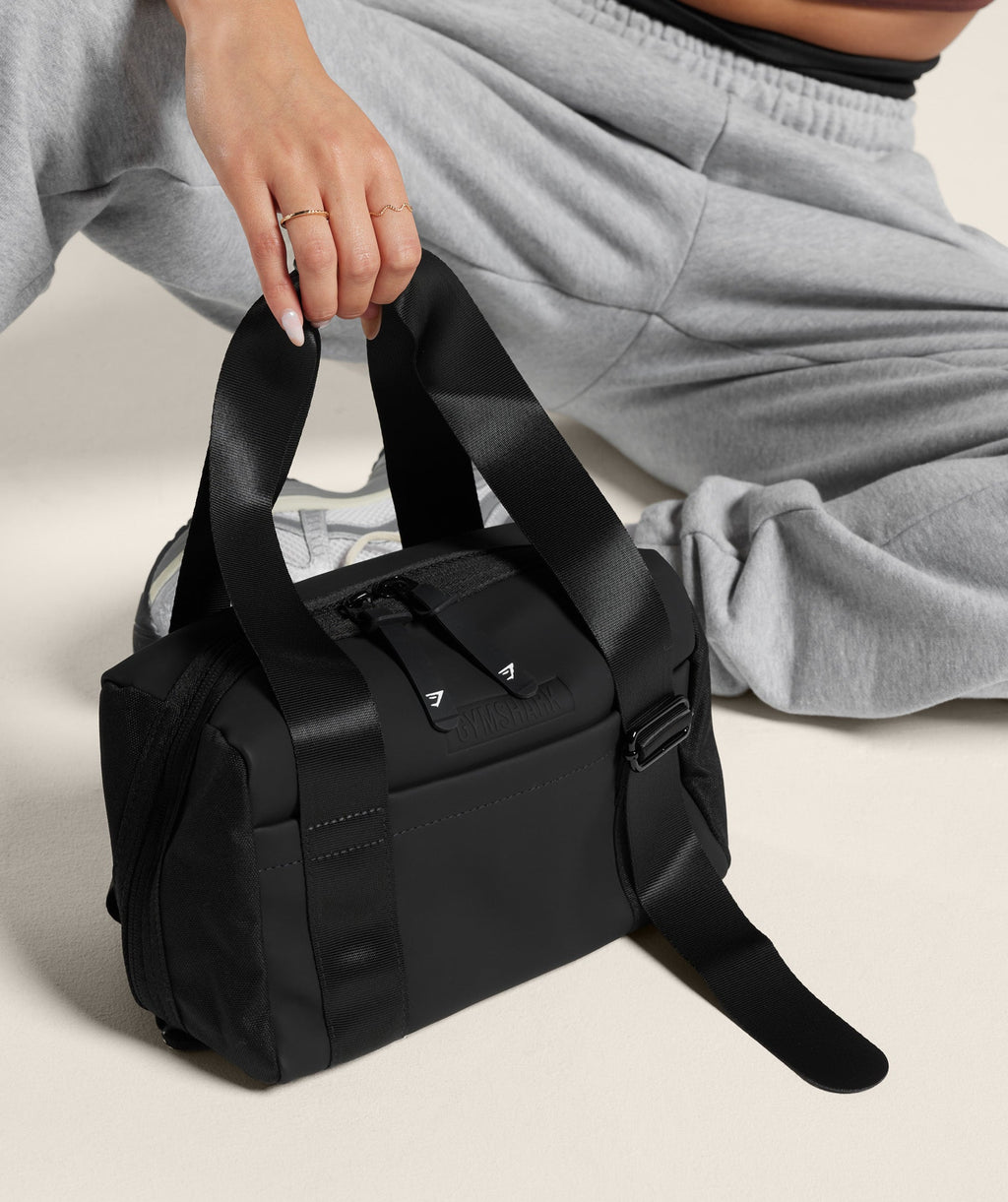 gymshark-everyday-mini-holdall-black-ss23