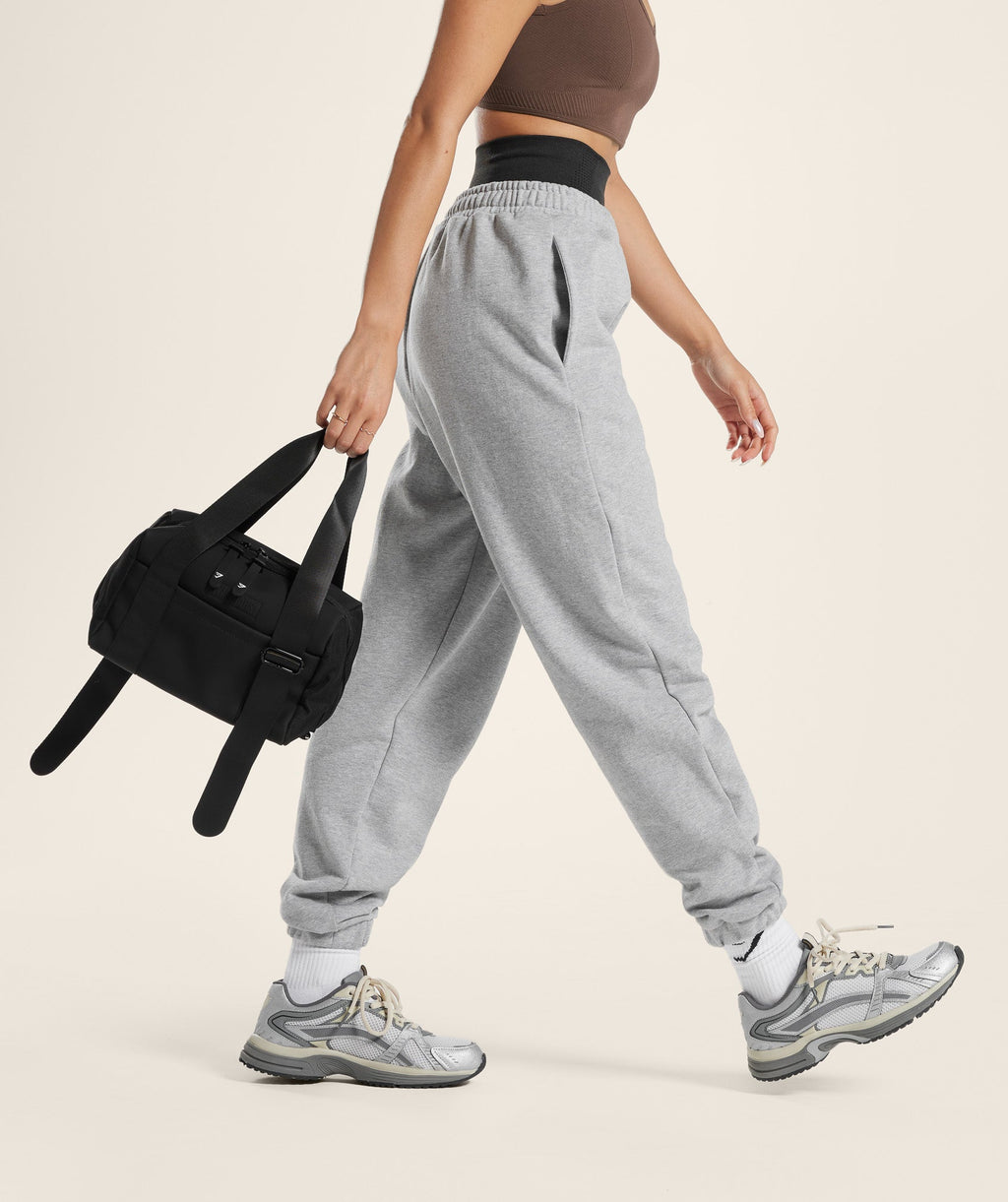 gymshark-everyday-mini-holdall-black-ss23