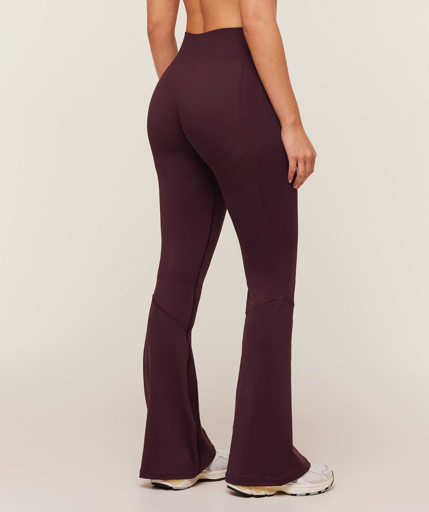 gymshark-everyday-seamless-flared-legging-2-0-leggings-purple-ss26