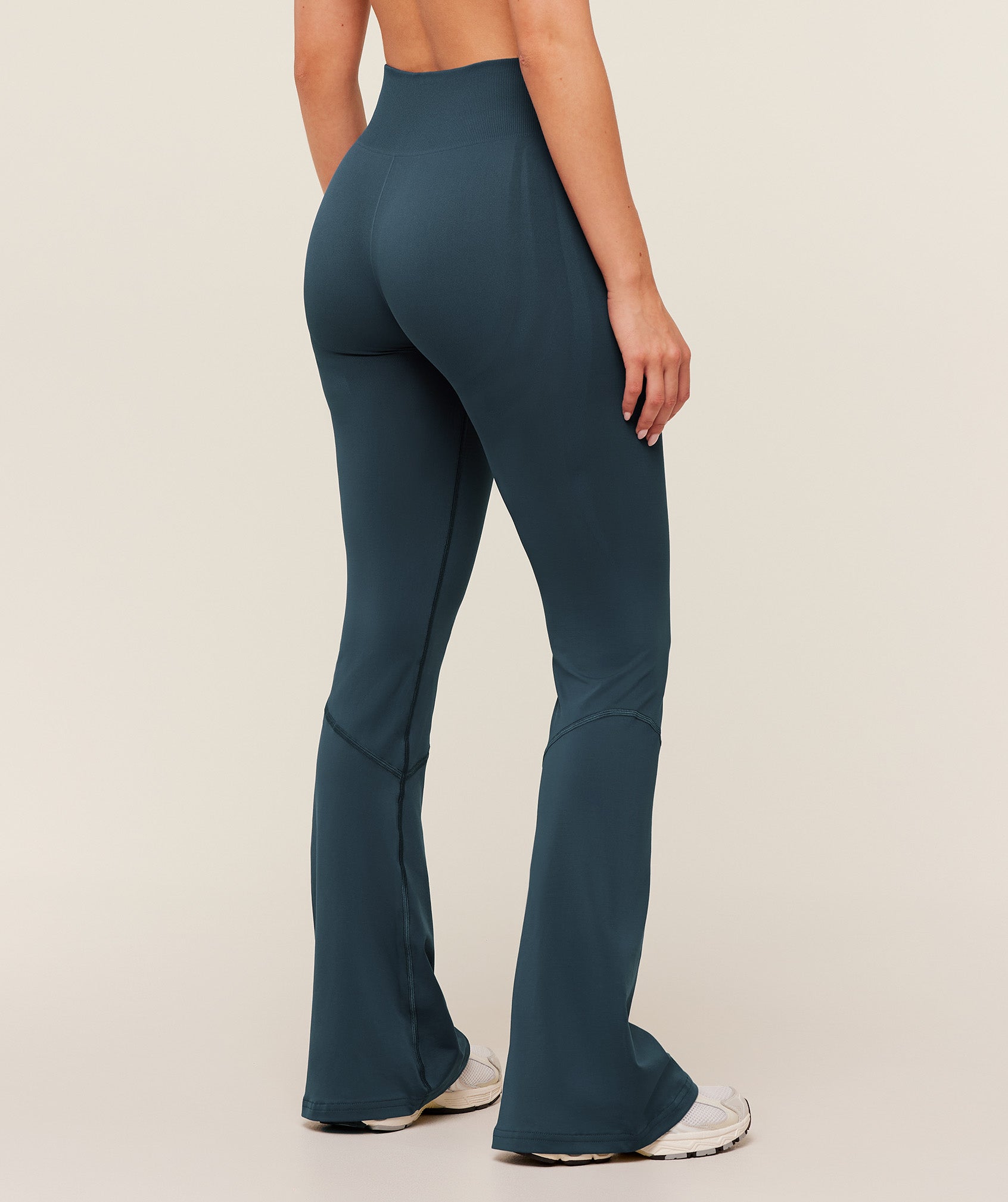 gymshark-everyday-seamless-flared-legging-2-0-leggings-blue-ss26