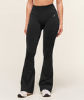 gymshark-everyday-seamless-flared-legging-leggings-black-aw25