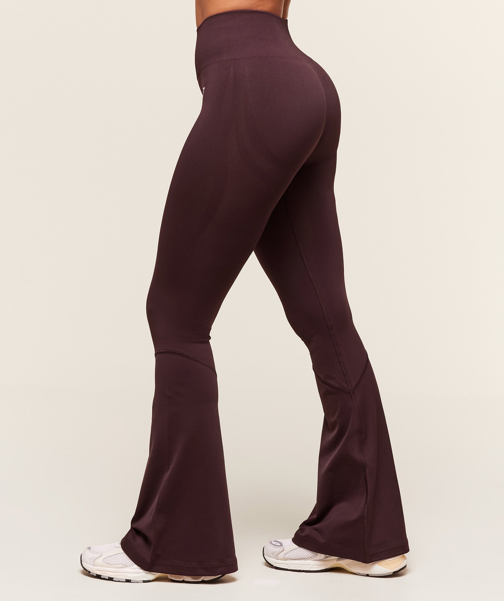 gymshark-everyday-seamless-flared-legging-leggings-purple-aw25