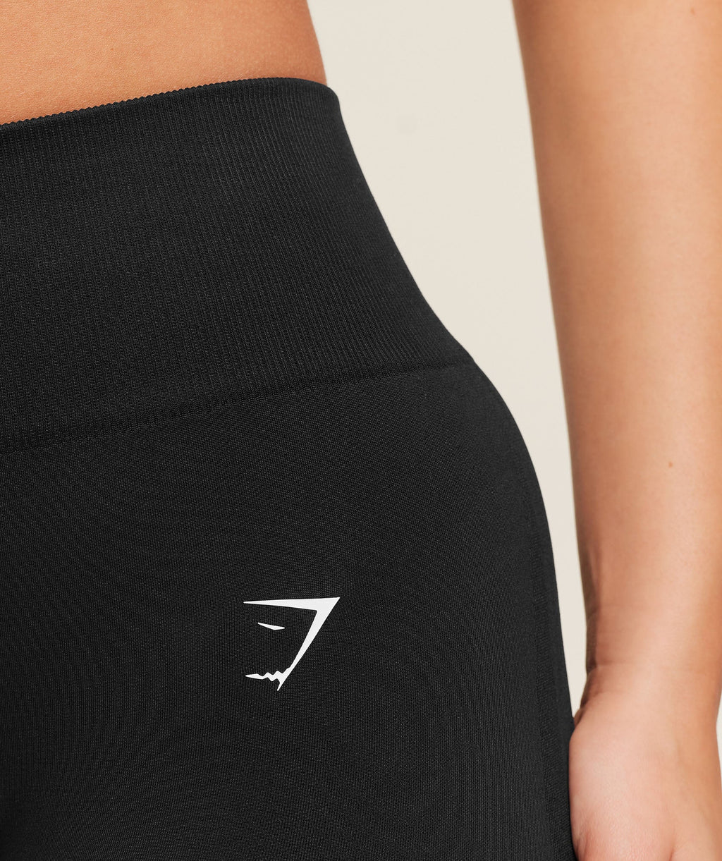 gymshark-everyday-seamless-shorts-2-0-shorts-black-ss26