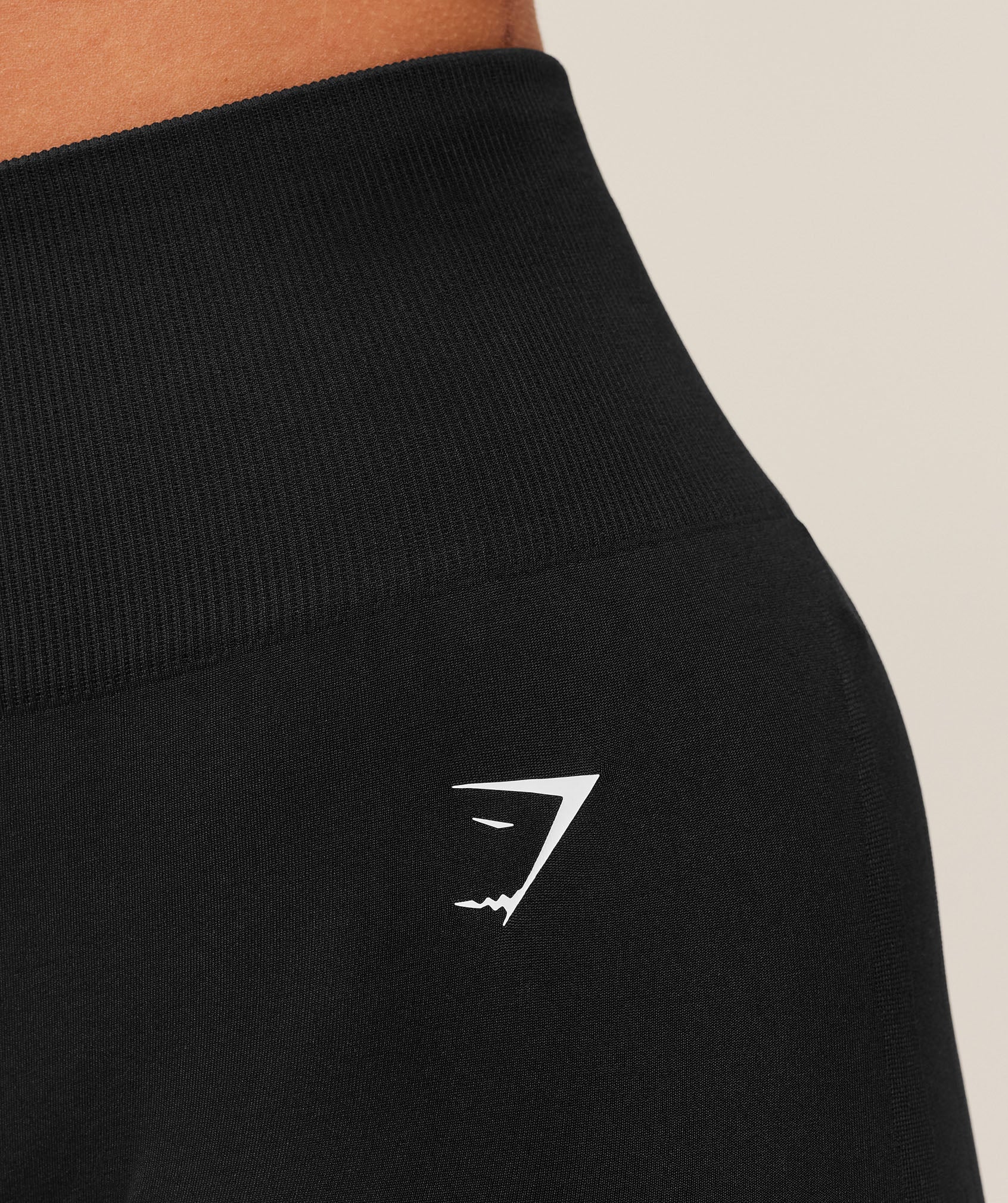 gymshark-everyday-seamless-shorts-black-aw23