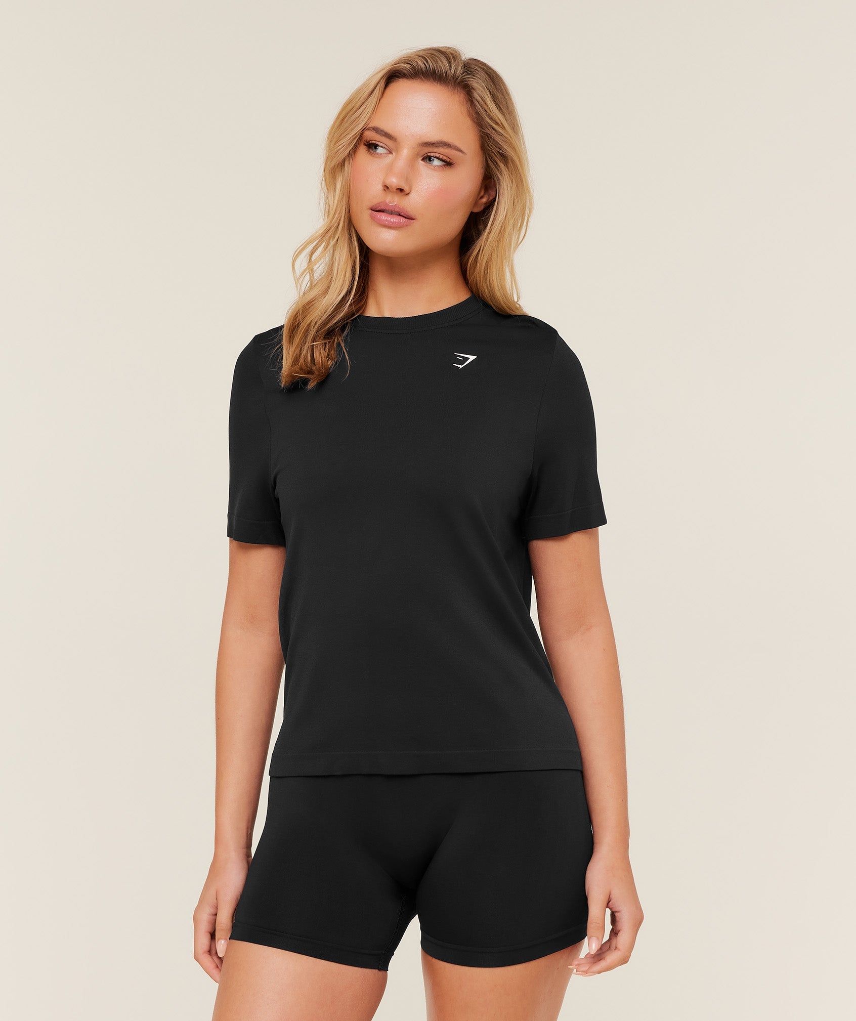 gymshark-everyday-seamless-t-shirt-black-ss24