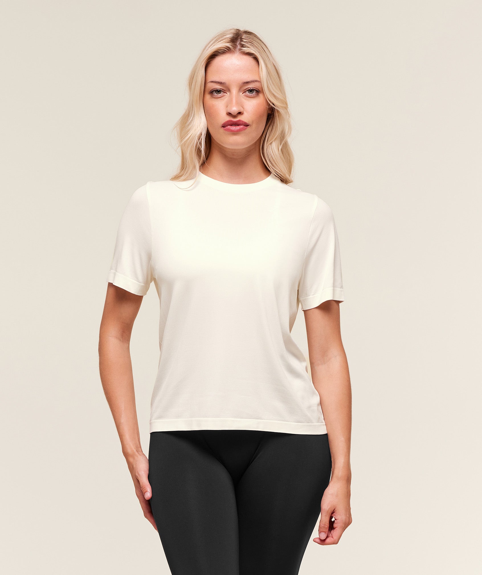 gymshark-everyday-seamless-t-shirt-ss-tops-white-ss25