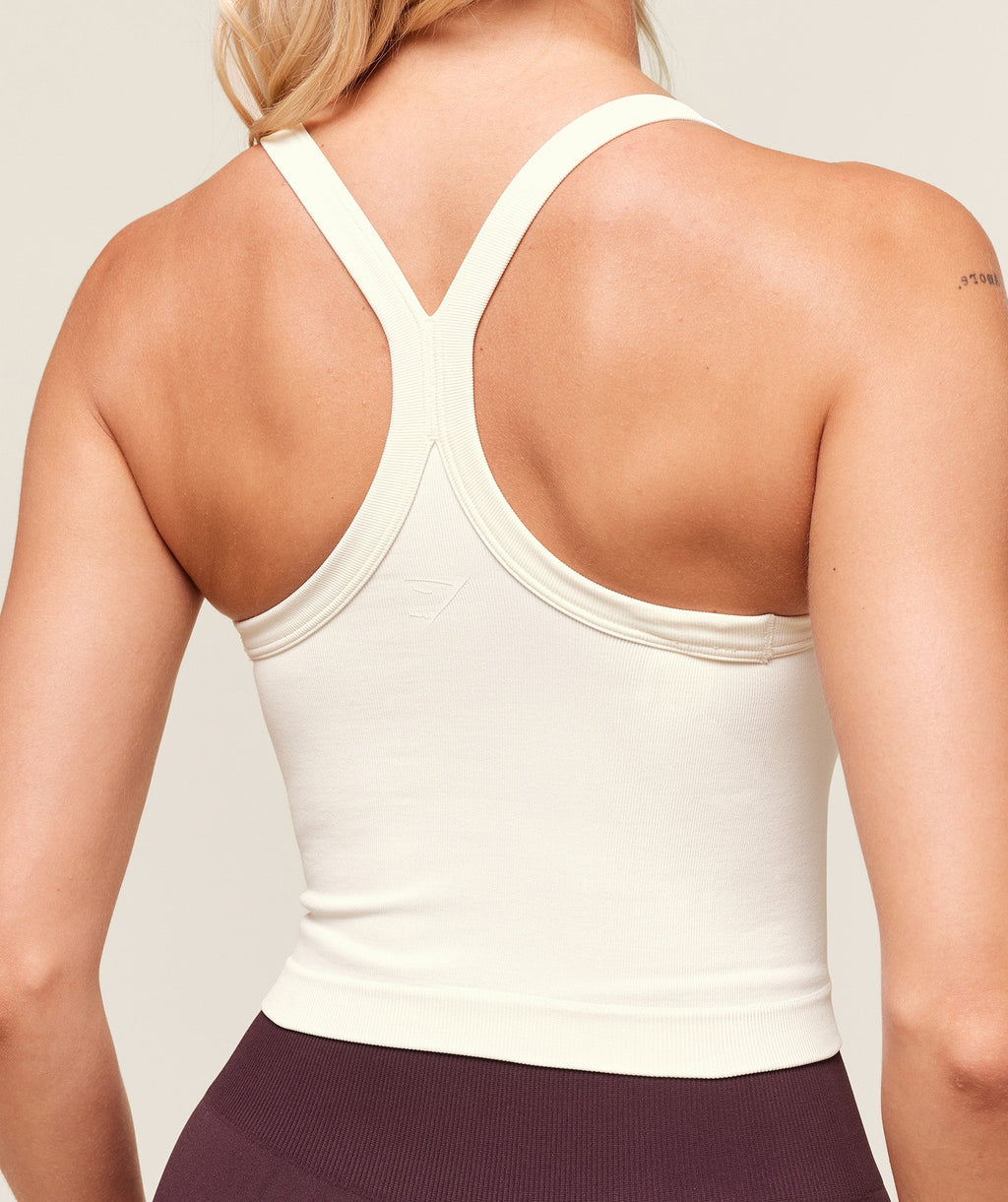 gymshark-everyday-seamless-ribbed-midi-top-crop-tops-white-aw25