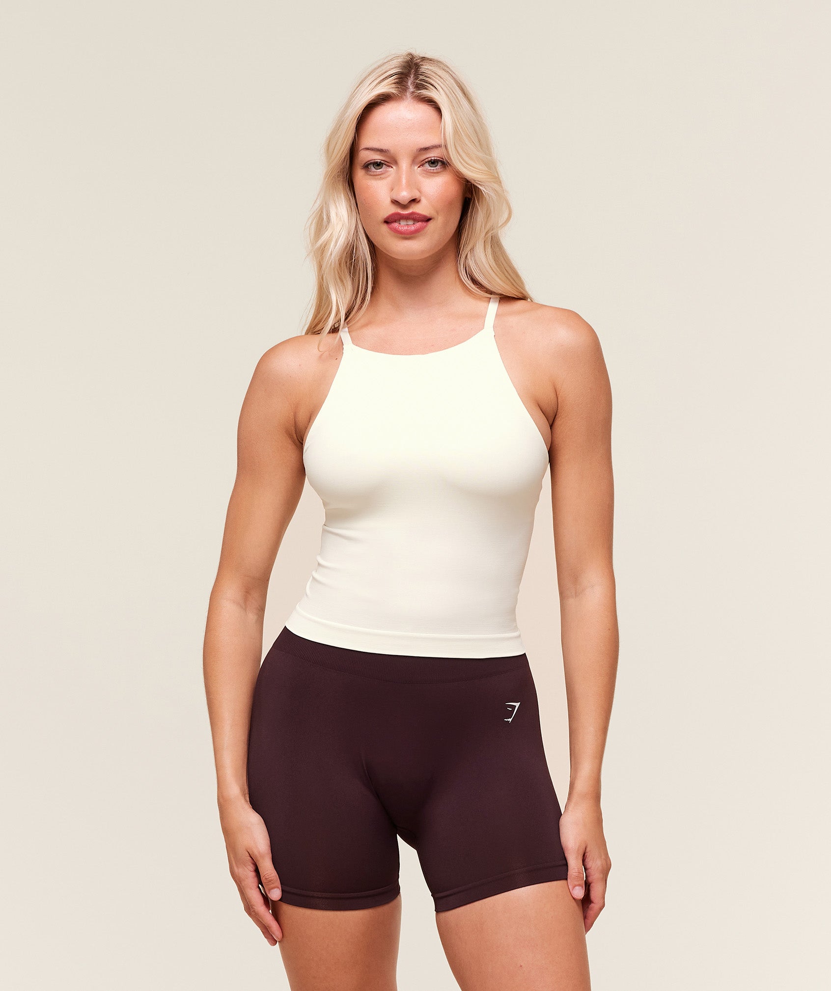 gymshark-everyday-seamless-tank-with-shelf-sleeveless-tops-white-aw25