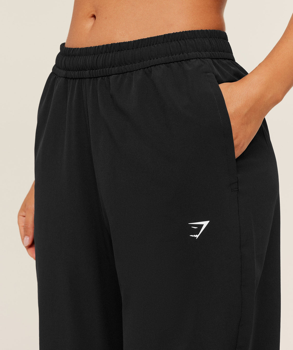 gymshark-training-everyday-woven-straight-leg-short-pant-pants