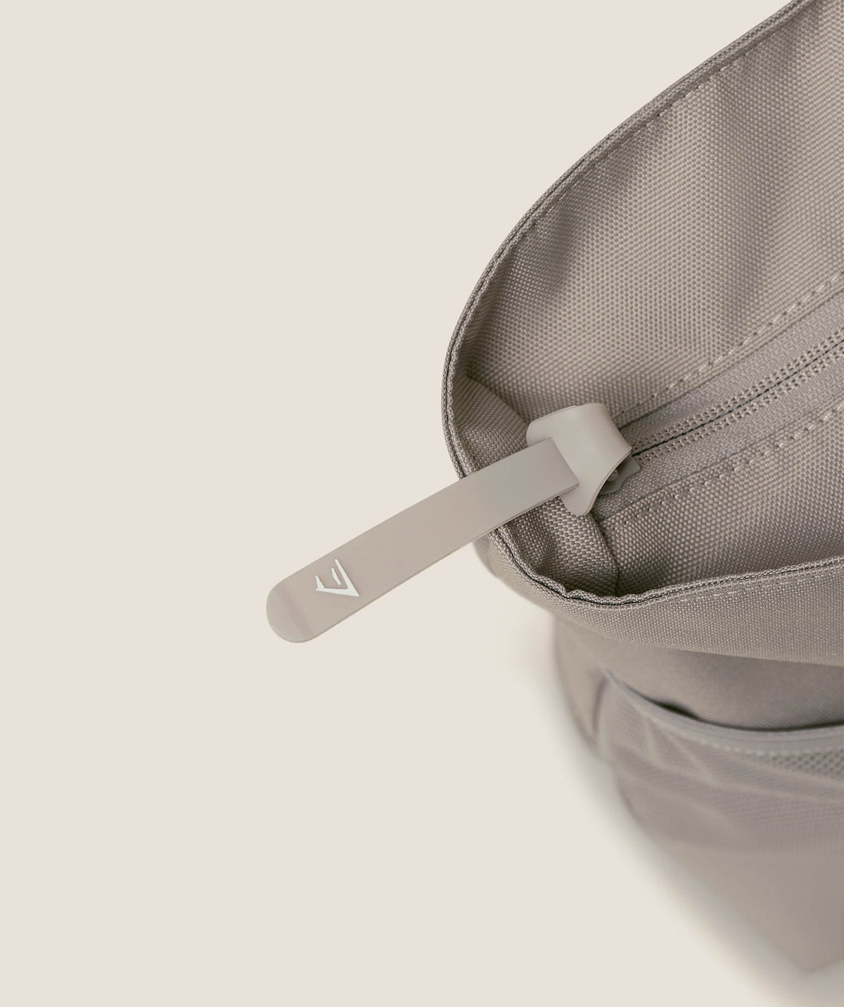 gymshark-everyday-tote-bags-grey-aw25