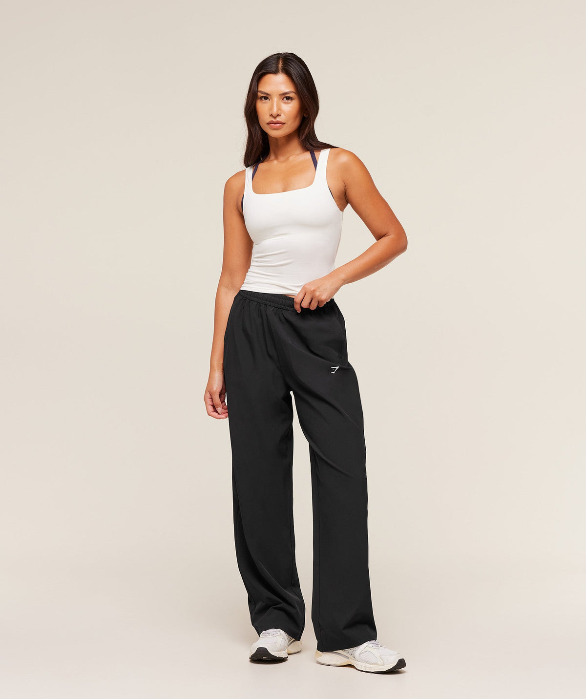 gymshark-everyday-woven-straight-leg-joggers-pants-black-aw25